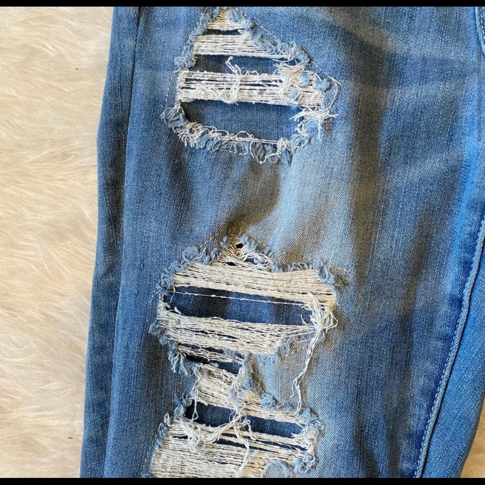 AEO Super High Rise Distressed Jeans - Picture 4 of 5